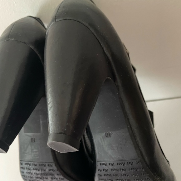 Miz Mooz Womens 10 Black Crisscross Pattern With Gold Buckle MaryJanes - Picture 12 of 15